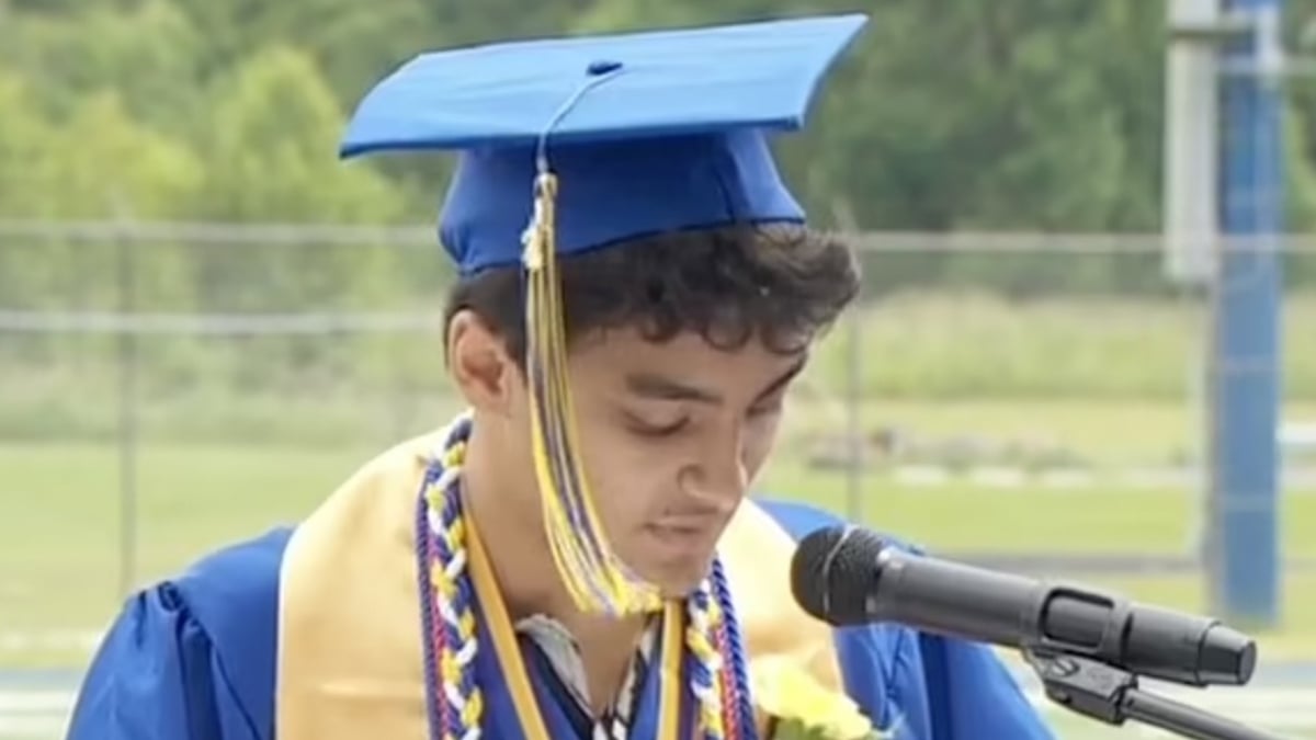 Un lycéen sans-abri de Washington obtient une bourse pour l'université grâce à sa persévérance