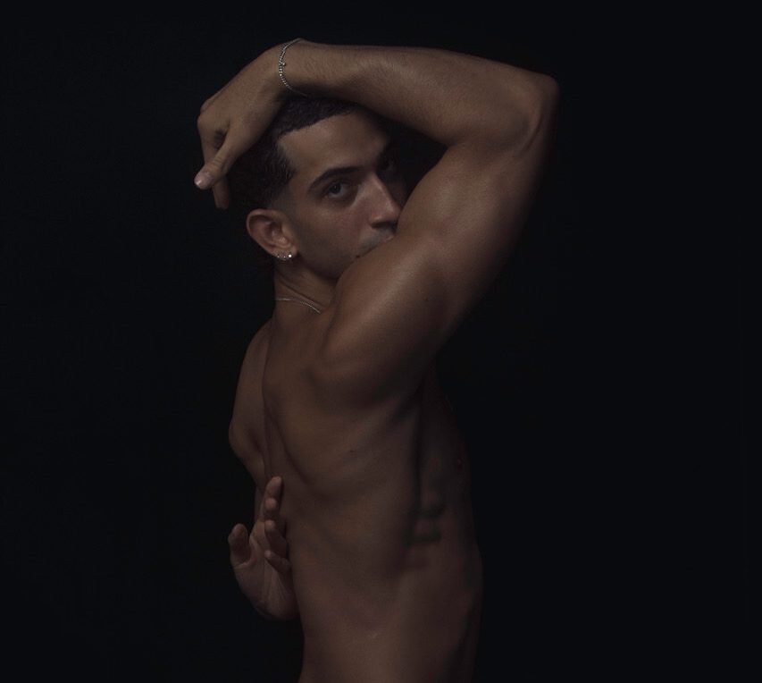 La beauté masculine sublimée : "J." sous l’objectif de Jonathan Duluc