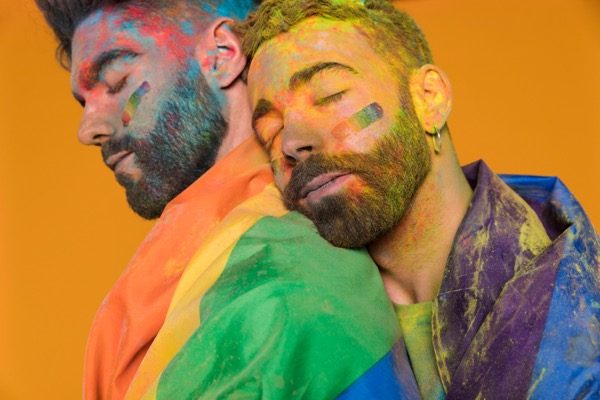 L'évolution des droits des homosexuels : Un parcours semé d'embûches et d'espoir